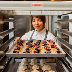 CAMBRO | CAMSHELVING® Wózek dla 18x GN 1/1