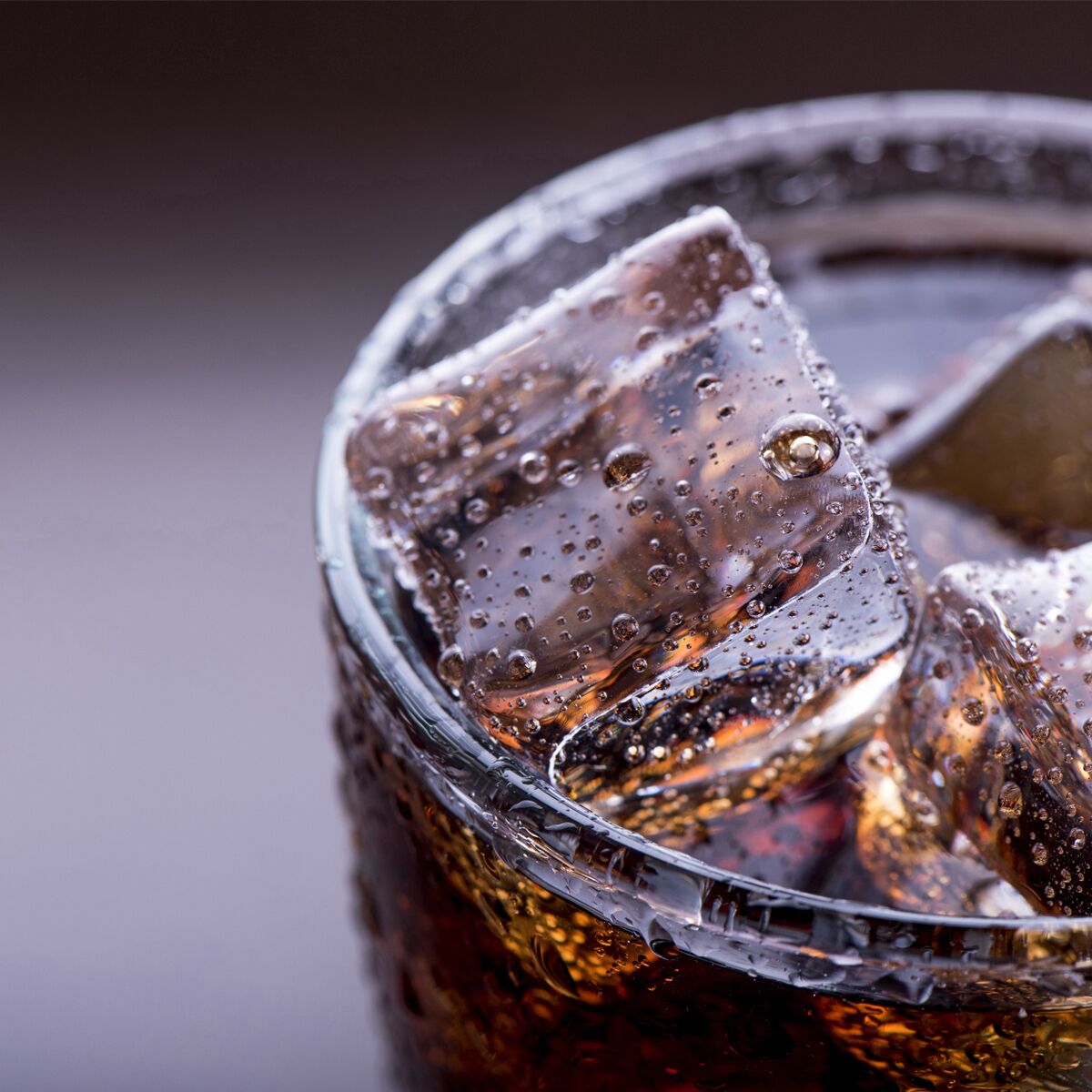 detail_drink_ice-cubes_1