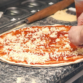 Stół Sałatkowy Premium PLUS - 978 mm - 2 drzwi - ze szklaną nadstawką dla 5x GN 1/6 - Prime Gastro