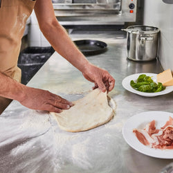 Stół roboczy ze stali nierdzewnej PREMIUM – 700 x 700 mm – z podstawą