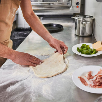 Stół roboczy ze stali nierdzewnej PREMIUM – 1500 x 600 mm – z podstawą - Prime Gastro