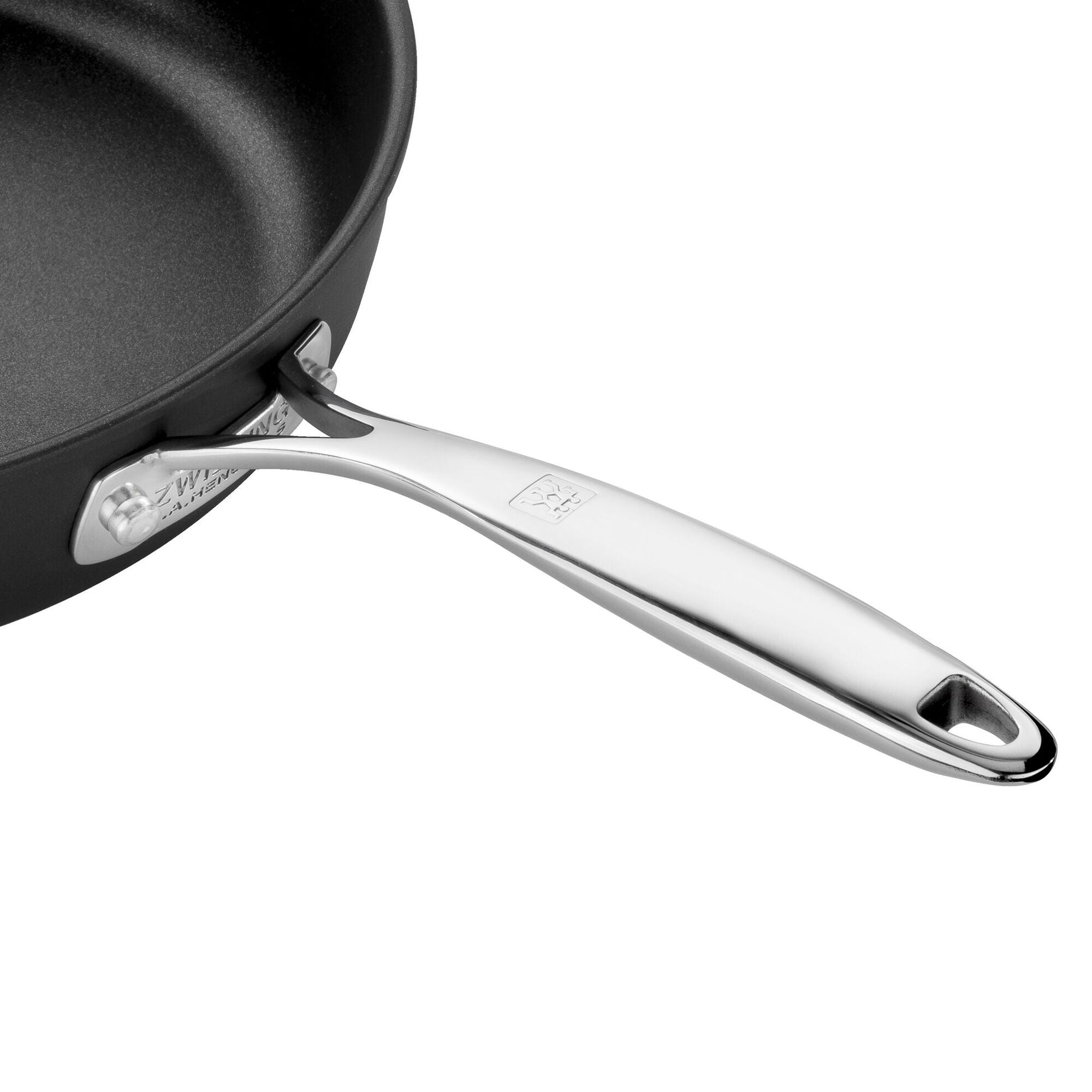 staub_100625_detail_handle_1