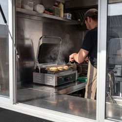 Grill kontaktowy / grill do hamburgerów – 3 kW – ruszt górny i dolny – powierzchnia grillowania: 340 x 230 mm