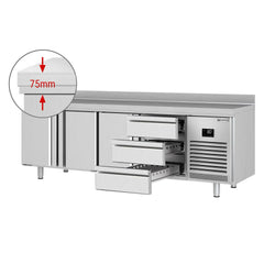 Stół chłodniczy PREMIUM PLUS - 2452x600mm - z 3 drzwiami - z 3 szufladami - z rantem