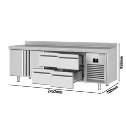 Stół chłodniczy PREMIUM PLUS - 2452x700 mm - z 2 drzwiami & 4 szufladami & panelem tylnym