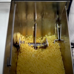 Elektryczna maszyna do makaronu – wydajność 8,4 kg/h – moc 750 W – dysza o średnicy 75 mm – w zestawie z nożem do makaronu