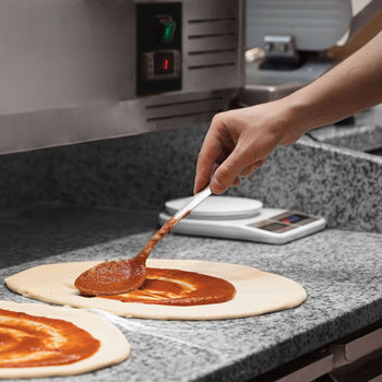 Stół chłodniczy do pizzy PREMIUM - 1500x800mm - z 1 drzwiami i 7 szufladami - włącznie z witryną chłodniczą nadstawną - 7x GN 1/4 - Prime Gastro