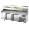 Stół chłodniczy do pizzy Premium PLUS – 2305 x 800 mm – z 3 drzwiami i 1 szufladą – wraz z witryną chłodniczą – 10 pojemników GN 1/3