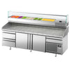 Stół chłodniczy do pizzy Premium PLUS – 2305 x 800 mm – z 2 drzwiami i 3 szufladami – z witryną nadstawną chłodniczą na 10x GN 1/3 z nadstawką szklaną