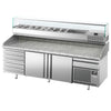 Stół chłodniczy do pizzy Premium PLUS – 2305 x 800 mm – z 2 drzwiami i 7 szufladami – z witryną nadstawną chłodniczą na 10x GN 1/3 z nadstawką szklaną