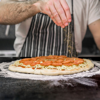 Stół chłodniczy do pizzy PREMIUM - 1500x800mm - z 2 drzwiami - włącznie z witryną chłodniczą nadstawną - 6x GN 1/3 - Prime Gastro