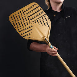 Łopata do pizzy - Kwadratowa - GOLD - Aluminium anodowane - 330x330mm - Długość:156cm - perforowana