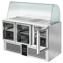 Stół chłodniczy sałatkowy PREMIUM – 1368 mm – z 3 drzwiami szklanymi – z wysoką nadstawką szklaną na 4x GN 1/1