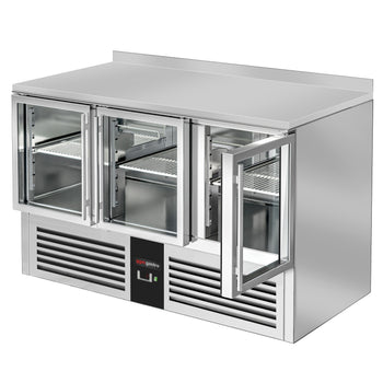 Stół chłodniczy PREMIUM - 1370x700 mm - 3 szklane drzwi & panel tylny - Prime Gastro