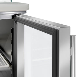 Stół chłodniczy sałatkowy PREMIUM – 1368 mm – z 3 drzwiami szklanymi – z wysoką nadstawką szklaną na 4x GN 1/1