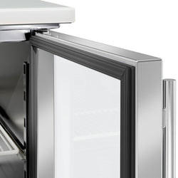 Stół Sałatkowy PREMIUM – 1370 mm – 3 szklane drzwi – z otworem na 4 pojemniki GN 1/1 i pokrywą ze stali nierdzewnej