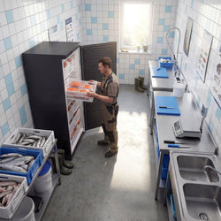 Magazynowa szafa mroźnicza ECO – 600 litrów – z 1 drzwiami i 11 koszami – wnętrze drzwi z tworzywa sztucznego – czarna