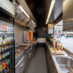 Przyczepa handlowa / food truck DÖNER – 6,7 m – z wyposażeniem podstawowym i urządzeniami kuchennymi