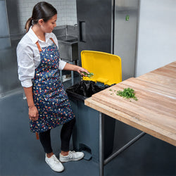 CAMBRO | Kosz na śmieci z pedałem – 87 litrów – żółta pokrywa