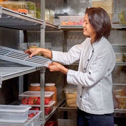 CAMBRO | Camshelving® - Basics Plus - regał nadstawny - 870 mm - z 4 półkami z otworami i 1 półką zamkniętą