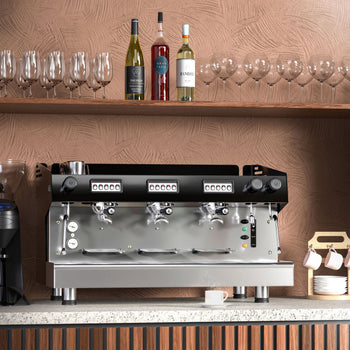 Ekspres z portafiltrem - 3 grupy - włącznie z systemem wstępnej infuzji - Prime Gastro