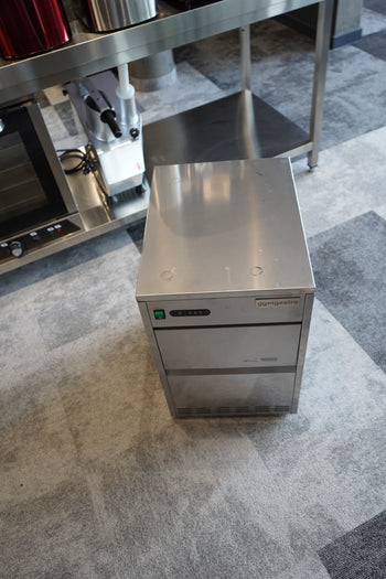 Kostkarka do lodu - Wydrążony cylinder - 28 kg/ 24 godz. - Chłodzona wodą - Prime Gastro