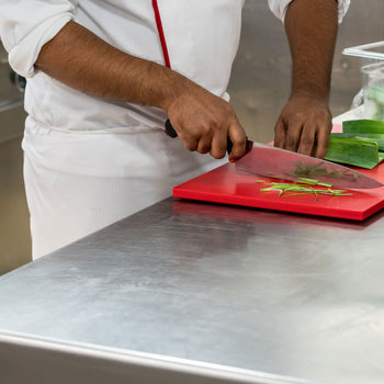 Stół roboczy ze stali nierdzewnej PREMIUM - 600x700 mm - z półką dolną, panelem tylnym i półką pośrednią - Prime Gastro